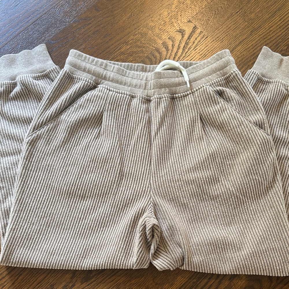 Varley Ribbed Joggers - Picture 4 of 7